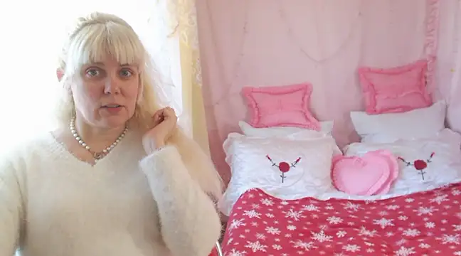 SunnySylvia online show from 02/11/25, 09:20