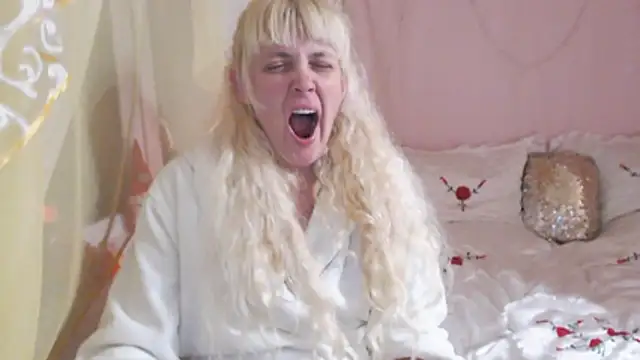 SunnySylvia online show from 11/27/25, 05:37