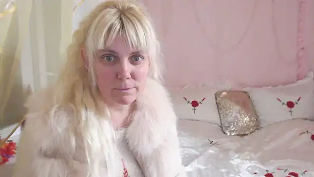 SunnySylvia online show from 11/29/25, 02:20