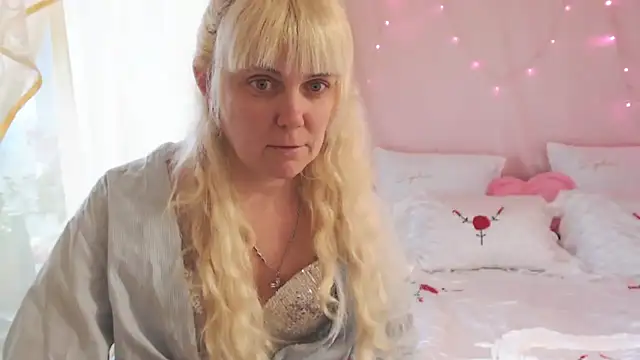 SunnySylvia online show from 12/21/25, 08:10