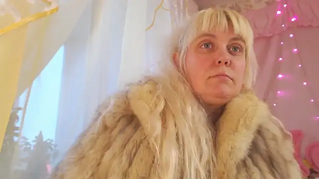 SunnySylvia online show from 02/18/26, 01:29