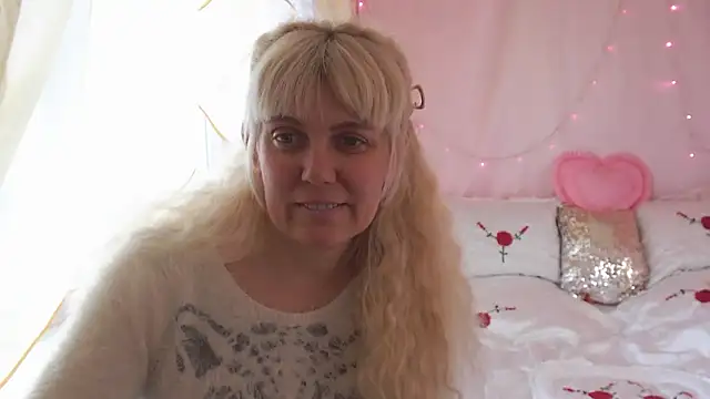 Snapshot of SunnySylvia chatting on 03/21/26, 09:03 SunnySylvia online show from 03/21/26, 09:03