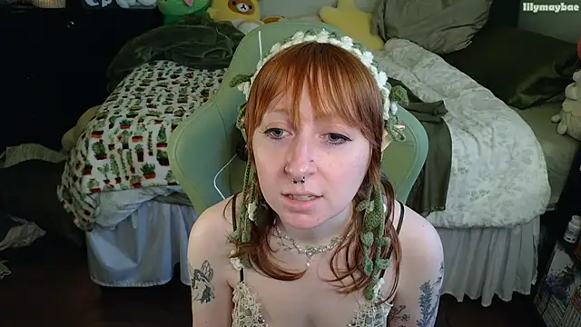 Snapshot of LilyMayBae chatting on 02/21/26, 01:06 LilyMayBae online show from 02/21/26, 01:06
