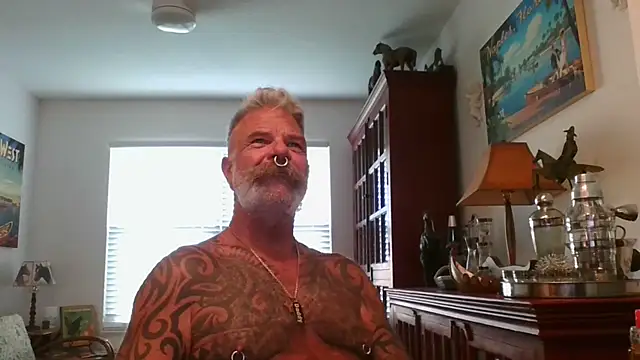 Snapshot of njdbear chatting on 09/20/25, 10:11 njdbear online show from 09/20/25, 10:11