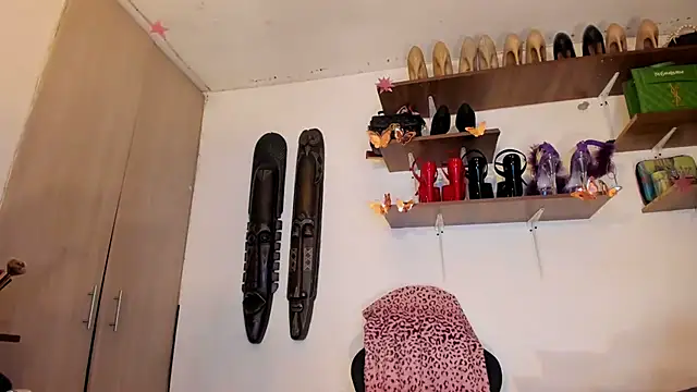 Snapshot of sashasweethot chatting on 10/10/25, 01:26 sashasweethot online show from 10/10/25, 01:26