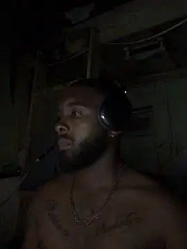 Snapshot of livepro chatting on 10/17/25, 03:31 livepro online show from 10/17/25, 03:31