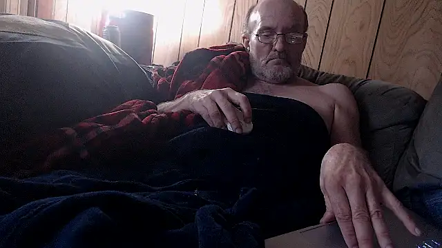Snapshot of snickers1 chatting on 04/08/26, 02:06 snickers1 online show from 04/08/26, 02:06