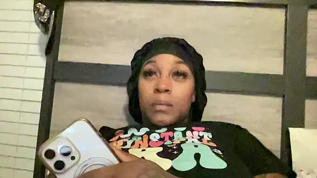 Snapshot of Creamesensation chatting on 10/25/25, 06:43 Creamesensation online show from 10/25/25, 06:43