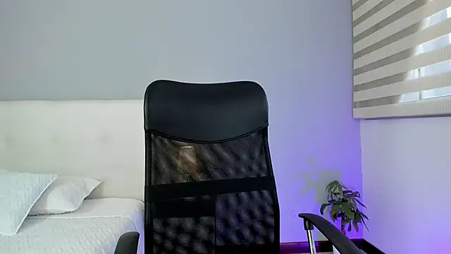 NataliaBuiles online show from 02/20/25, 09:53