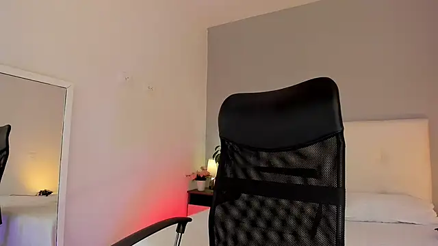 NataliaBuiles online show from 10/14/25, 05:14