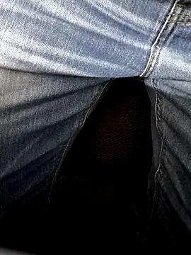 Snapshot of Leo_Big chatting on 11/25/25, 12:38 Leo Big online show from 11/25/25, 12:38