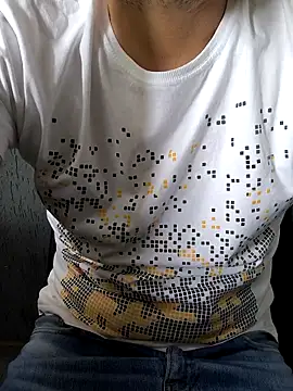 Snapshot of Leo_Big chatting on 12/18/25, 04:35 Leo Big online show from 12/18/25, 04:35