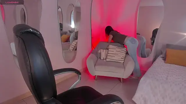 Snapshot of MorganHicks chatting on 02/15/25, 05:50 MorganHicks online show from 02/15/25, 05:50