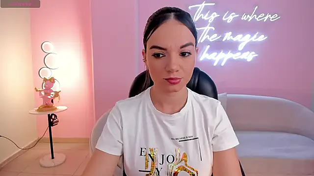 Snapshot of MorganHicks chatting on 02/19/25, 05:38 MorganHicks online show from 02/19/25, 05:38