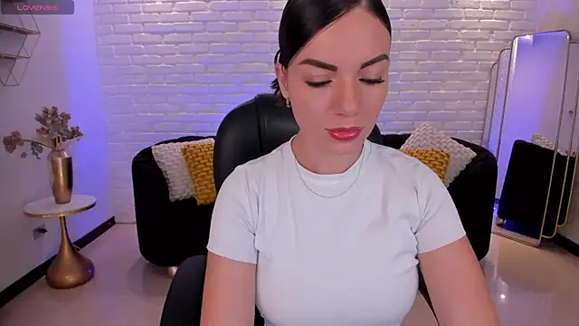 Snapshot of MorganHicks chatting on 09/13/25, 07:46 MorganHicks online show from 09/13/25, 07:46