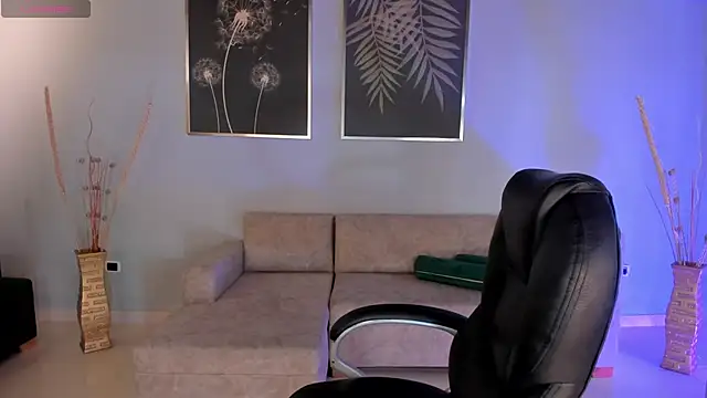 Snapshot of MorganHicks chatting on 09/22/25, 07:38 MorganHicks online show from 09/22/25, 07:38