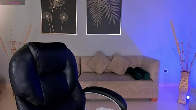 Snapshot of MorganHicks chatting on 09/25/25, 07:17 MorganHicks online show from 09/25/25, 07:17