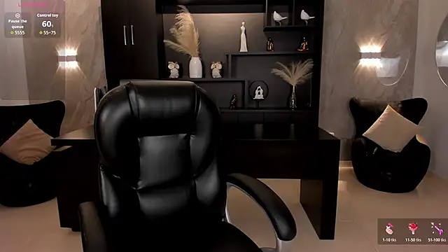 Snapshot of MorganHicks chatting on 10/28/25, 07:16 MorganHicks online show from 10/28/25, 07:16