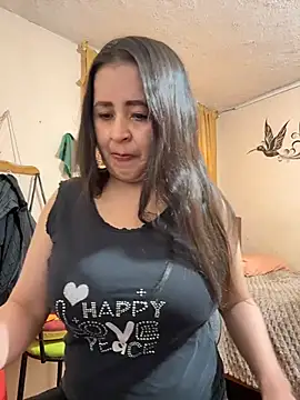 latinfemale online show from 06/25/26, 10:36