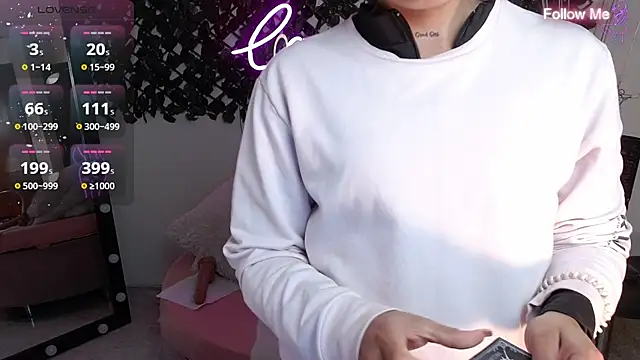 Snapshot of DestinyHills chatting on 02/08/25, 12:17 DestinyHills online show from 02/08/25, 12:17