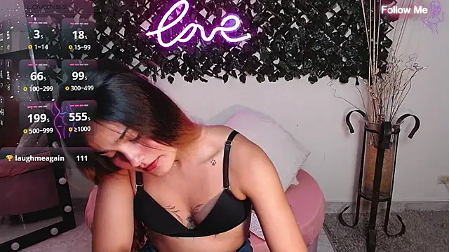 Snapshot of DestinyHills chatting on 02/10/25, 03:32 DestinyHills online show from 02/10/25, 03:32