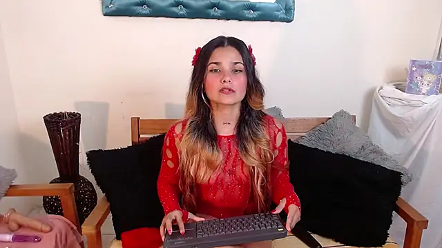 Snapshot of DestinyHills chatting on 02/14/25, 04:04 DestinyHills online show from 02/14/25, 04:04