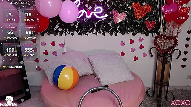 Snapshot of DestinyHills chatting on 02/18/25, 05:42 DestinyHills online show from 02/18/25, 05:42