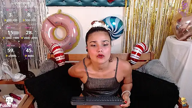 Snapshot of DestinyHills chatting on 02/25/25, 03:16 DestinyHills online show from 02/25/25, 03:16