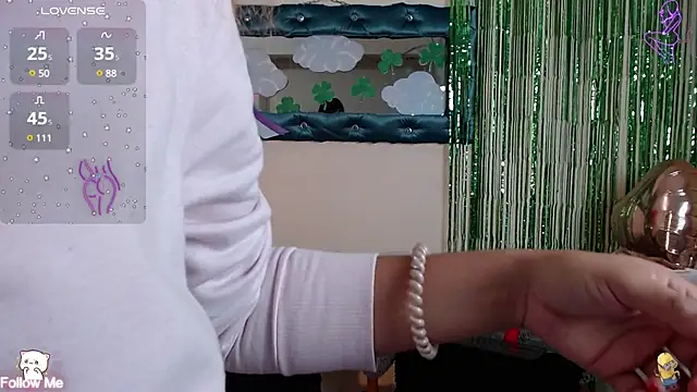 Snapshot of DestinyHills chatting on 03/07/25, 12:23 DestinyHills online show from 03/07/25, 12:23