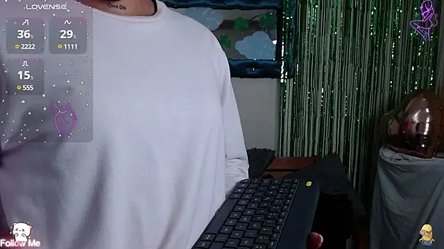 Snapshot of DestinyHills chatting on 03/11/25, 12:06 DestinyHills online show from 03/11/25, 12:06