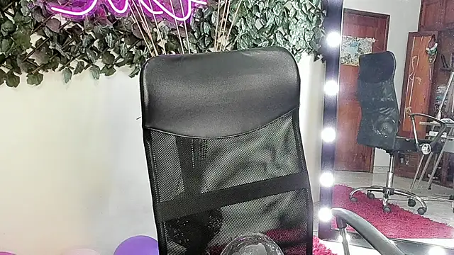 Snapshot of DestinyHills chatting on 09/09/25, 12:15 DestinyHills online show from 09/09/25, 12:15