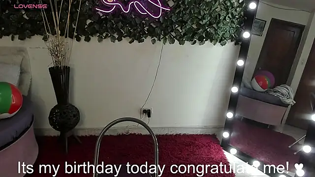 Snapshot of DestinyHills chatting on 09/29/25, 12:32 DestinyHills online show from 09/29/25, 12:32