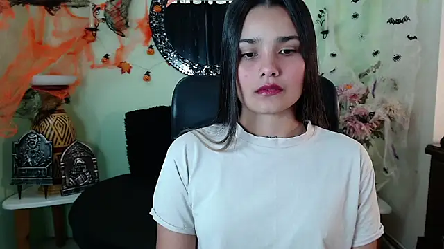 Snapshot of DestinyHills chatting on 10/08/25, 12:14 DestinyHills online show from 10/08/25, 12:14