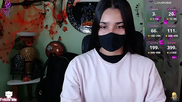 Snapshot of DestinyHills chatting on 10/17/25, 12:19 DestinyHills online show from 10/17/25, 12:19