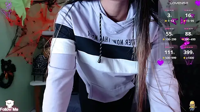 Snapshot of DestinyHills chatting on 10/25/25, 12:02 DestinyHills online show from 10/25/25, 12:02