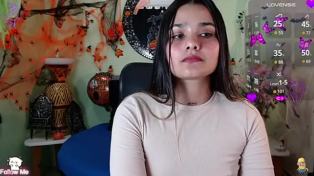 Snapshot of DestinyHills chatting on 10/28/25, 11:58 DestinyHills online show from 10/28/25, 11:58