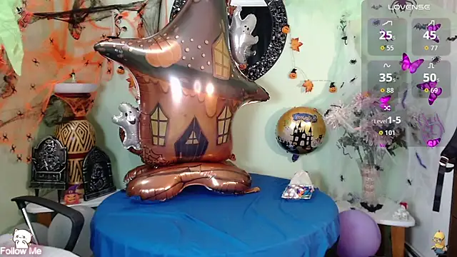 Snapshot of DestinyHills chatting on 11/01/25, 12:01 DestinyHills online show from 11/01/25, 12:01