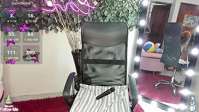 Snapshot of DestinyHills chatting on 11/21/25, 03:00 DestinyHills online show from 11/21/25, 03:00