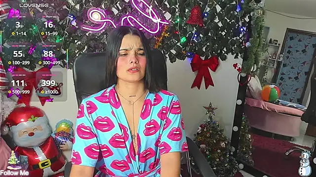 Snapshot of DestinyHills chatting on 12/17/25, 03:01 DestinyHills online show from 12/17/25, 03:01