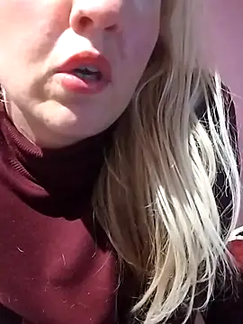 Snapshot of Mllesha74000 chatting on 12/17/25, 07:09 Mllesha74000 online show from 12/17/25, 07:09