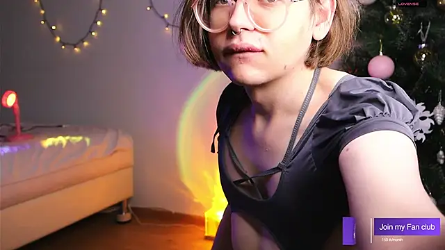 aesthetic boyy online show from 12/11/24, 06:04