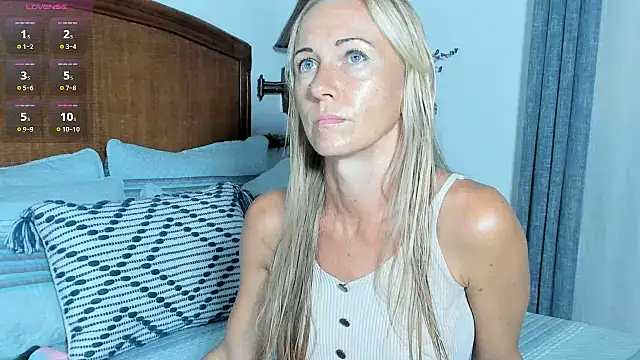 Snapshot of Christine_35 chatting on 05/16/26, 11:53 Christine 35 online show from 05/16/26, 11:53