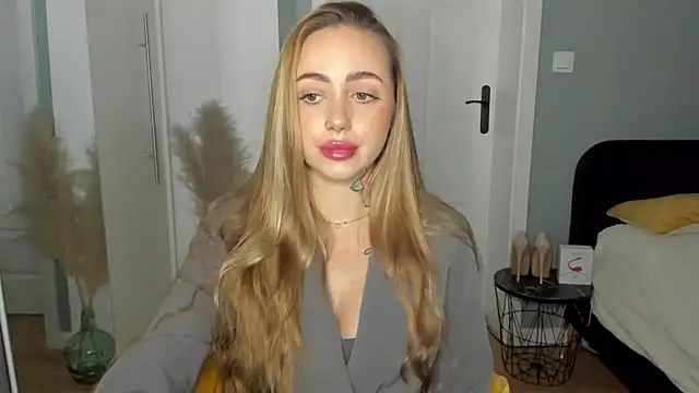 Snapshot of sexyCoralie chatting on 03/29/26, 12:05 sexyCoralie online show from 03/29/26, 12:05