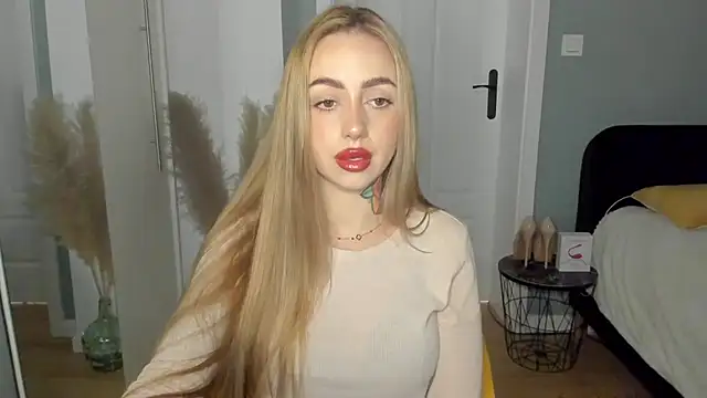Snapshot of sexyCoralie chatting on 05/09/26, 06:51 sexyCoralie online show from 05/09/26, 06:51