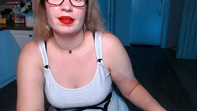 HotTiffani online show from 09/10/25, 03:23