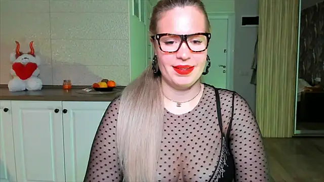 HotTiffani online show from 11/30/25, 07:12