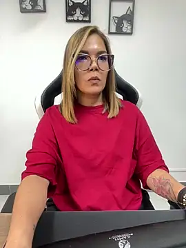 Snapshot of KellyBrooklyn_ chatting on 12/03/24, 03:33 KellyBrooklyn online show from 12/03/24, 03:33