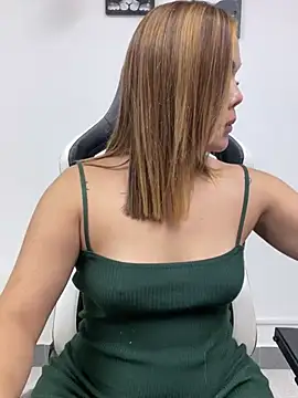 Snapshot of KellyBrooklyn_ chatting on 12/26/24, 03:31 KellyBrooklyn online show from 12/26/24, 03:31