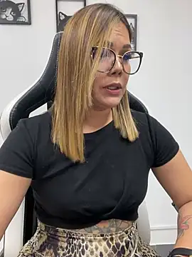 Snapshot of KellyBrooklyn_ chatting on 02/18/25, 04:37 KellyBrooklyn online show from 02/18/25, 04:37