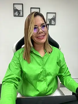 Snapshot of KellyBrooklyn_ chatting on 02/21/25, 02:06 KellyBrooklyn online show from 02/21/25, 02:06